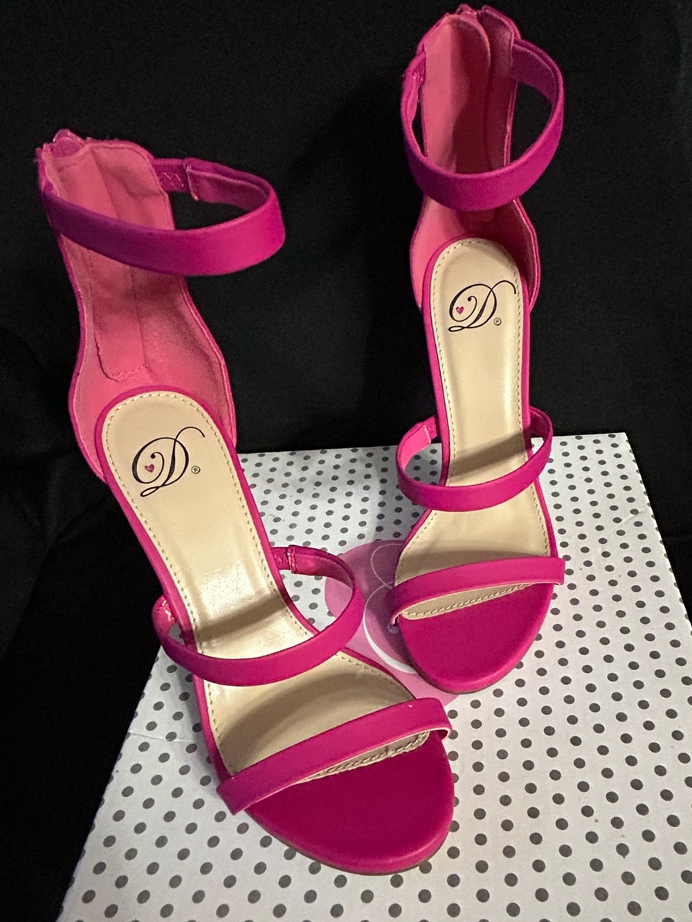 Delicious Women’s Estella Hot Pink Strappy Ankle-Heel Sandals SZ 6 BNIB